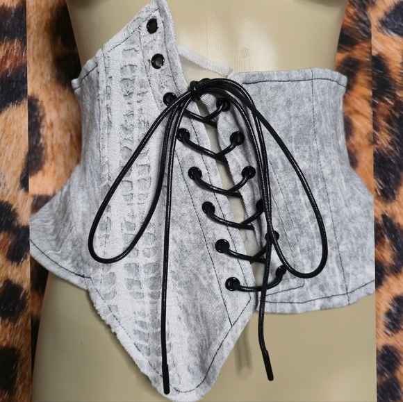 Spread The News Textured Belt - Picture 7 of 12